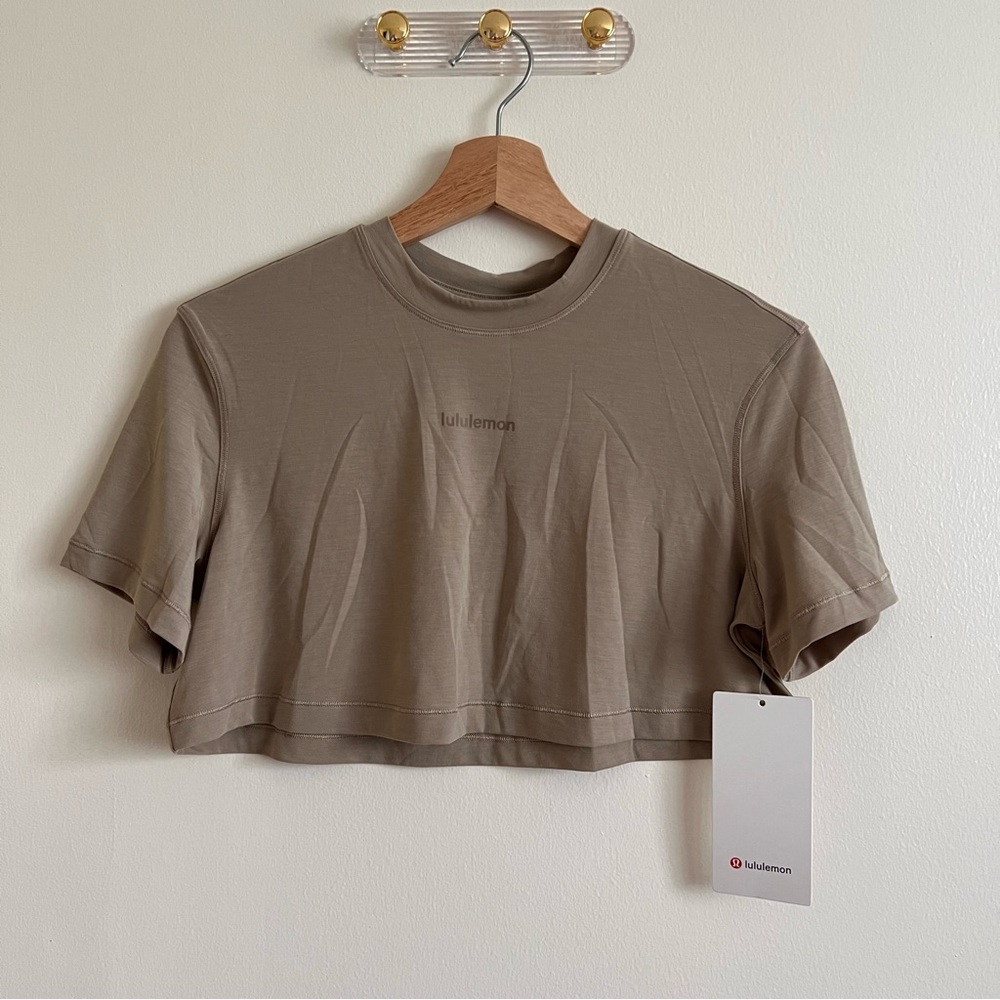 Lululemon Jersey Training Super Cropped Short Sleeve Shirt
Sheer Oak
Size 2